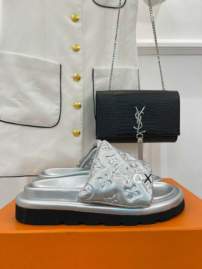 Picture of Louis Vuitton Slippers _SKULVsz35-445Cngh0115370